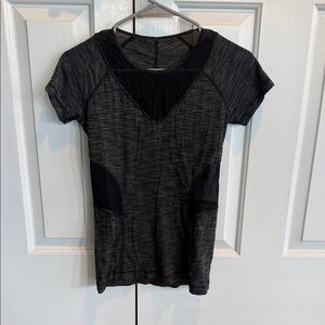 lululemon athletica Charcoal and Black Short Sleeve Tee